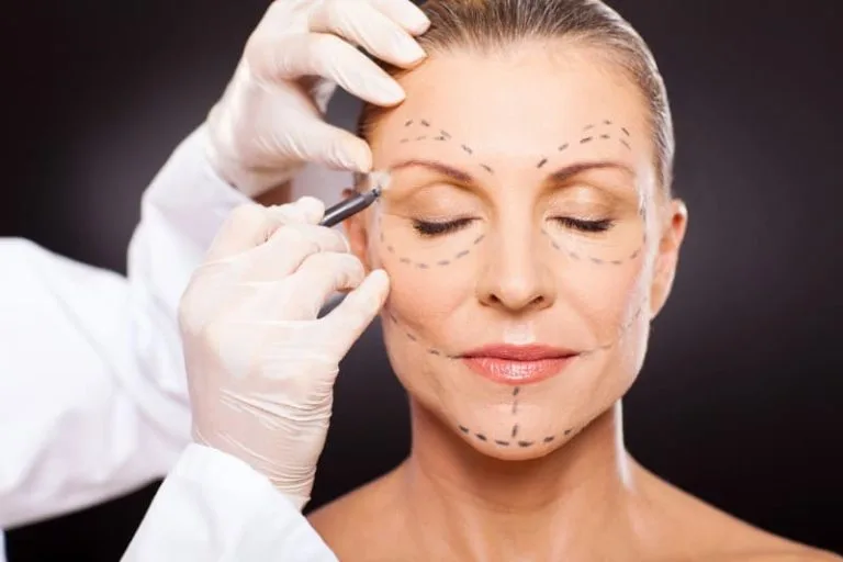 Cirurgia plástica facial com planejamento médico no Instituto Venanzi, Campo Mourão